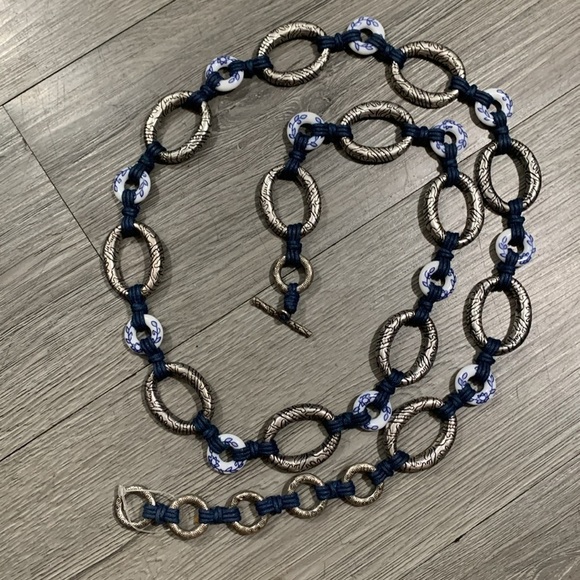 Coldwater Creek Silver with White & Blue Floral Accents Chain Belt size 1X/2x - Picture 8 of 9